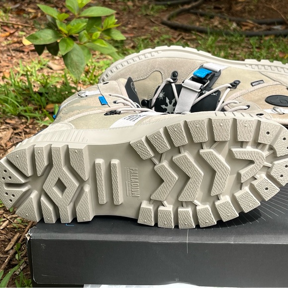 🆕 PalladiumMens Boots Size 14
Dune color . Size 14 - Picture 4 of 9